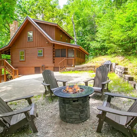Secluded Yet Close 2 All Family Activities Hot Tub